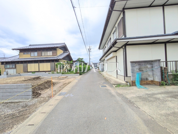 接道状況および現場風景　【北名古屋市六ツ師中屋敷】