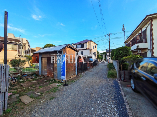 接道状況および現場風景(現況：古屋有)　【三鷹市中原２丁目】