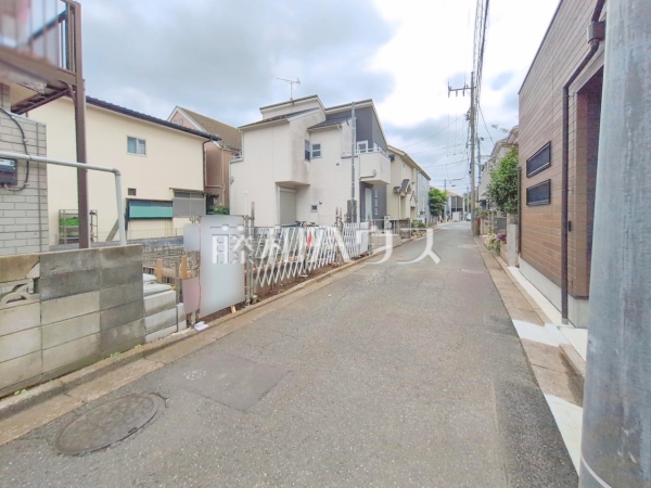 接道状況および現場風景 【新座市石神5丁目】 接道状況および現場風景 【新座市石神5丁目】