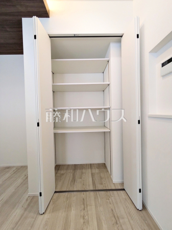 3号棟　キッチン横収納　【八王子市緑町】