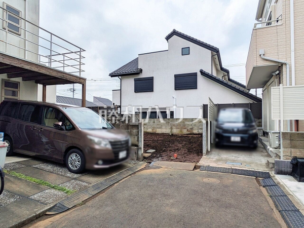 接道状況および現場風景　【三鷹市井口４丁目】 見学はしたいけど、なかなか時間が取れない・・・そんな方に出勤前や仕事終わりにマイホームを見学できるサポートをいたします 