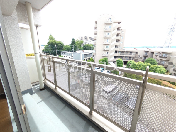 バルコニー　【タカラ豊田ホームズ】日当たり良好なバルコニーで洗濯物もよく乾きます。