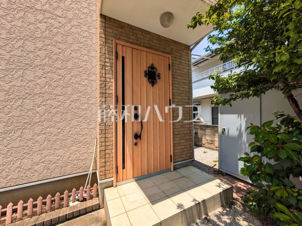 玄関　【東村山市諏訪町１丁目】ぜひ実物をご覧いただきたく思います。喜んでご案内いたしますのでお気軽にお問合せ下さい。