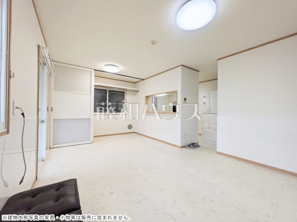 リビング　【東村山市諏訪町１丁目】