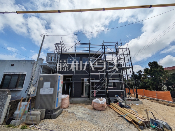 1号棟　外観（施工中）　【宜野湾市赤道２丁目】