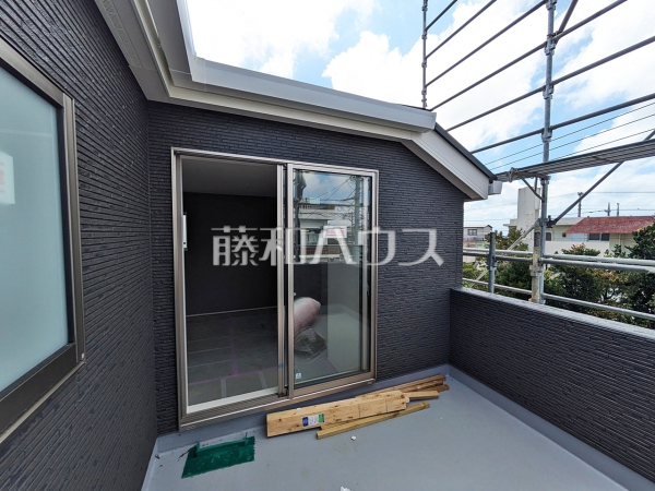 1号棟　バルコニー（施工中）　【宜野湾市赤道２丁目】