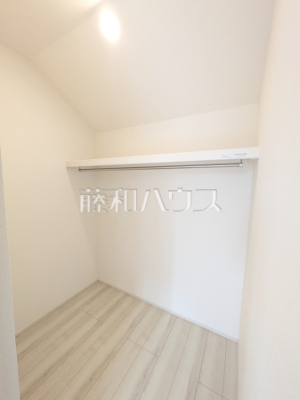 枕棚とハンガーパイプで効率良く、たくさん収納できるクローゼット！　【清瀬市竹丘３丁目】