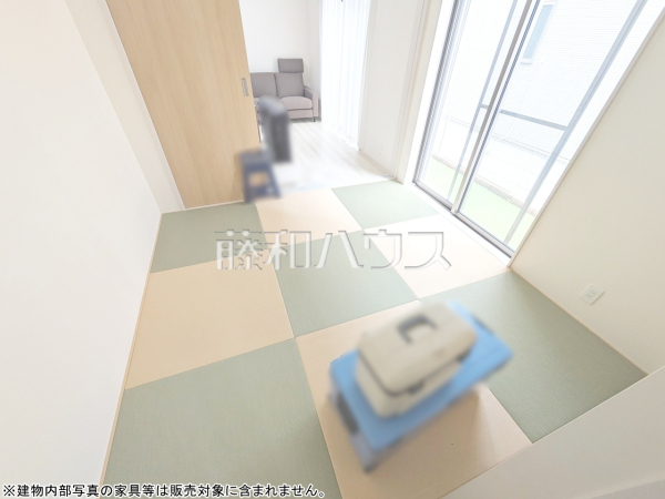 リビング横の和室はクッション性があり、怪我に繋がりにくい畳の上で遊ぶお子様を見守りながら家事ができます。 　【清瀬市竹丘３丁目】