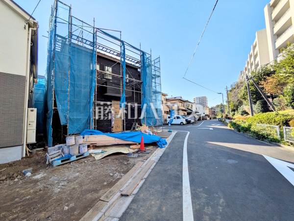 接道状況および現場風景　【三鷹市新川４丁目】