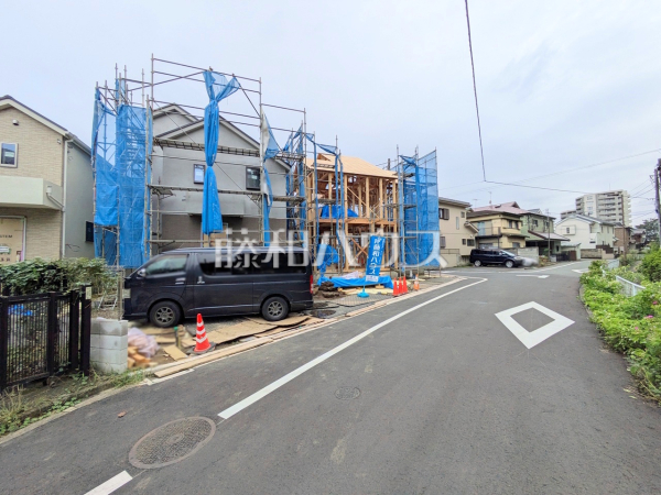 接道状況および現場風景　【三鷹市新川４丁目】