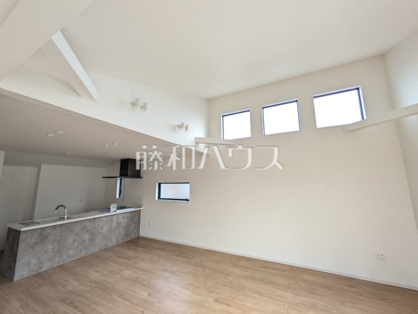 リビング　【練馬区北町５丁目】