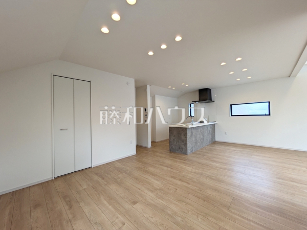 リビング　【練馬区北町５丁目】