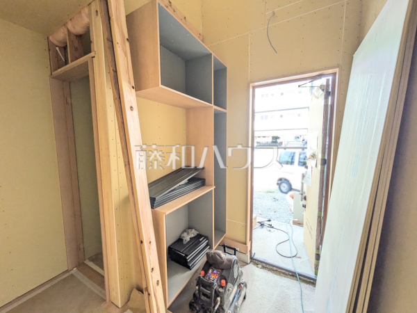 A号棟 玄関(施工中) 【南城市佐敷字津波古】 A号棟 玄関(施工中) 【南城市佐敷字津波古】