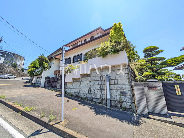 ≪接道状況（現況：古屋有）≫周辺は落ち着いた雰囲気の住宅地です。小さなお子様がいるご家庭も安心です。　【多摩市桜ヶ丘４丁目】