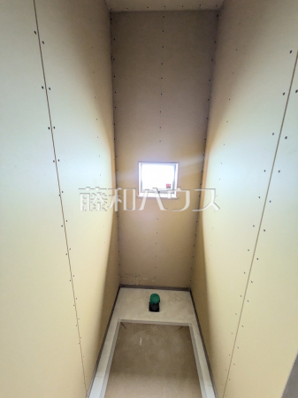 B号棟 トイレ(施工中) 【南城市佐敷字津波古】 B号棟 トイレ(施工中) 【南城市佐敷字津波古】