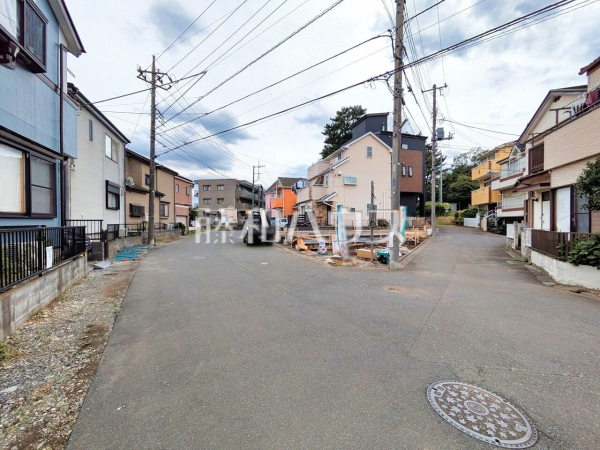 接道状況および現場風景　【新座市石神３丁目】ぜひ実物をご覧いただきたく思います。喜んでご案内いたしますのでお気軽にお問合せ下さい。