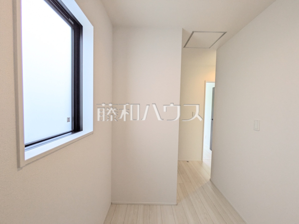 1号棟　2階カウンター付きフリースペース　【沖縄市松本２丁目】
