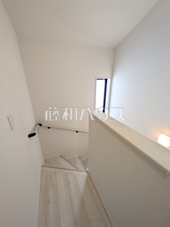 1号棟 階段 【沖縄市松本2丁目】 1号棟 階段 【沖縄市松本2丁目】