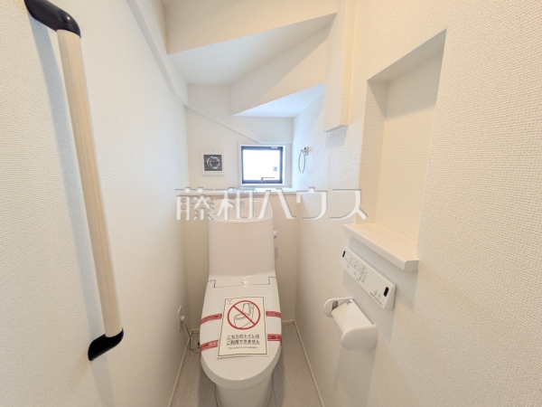 2号棟　トイレ　【沖縄市松本２丁目】