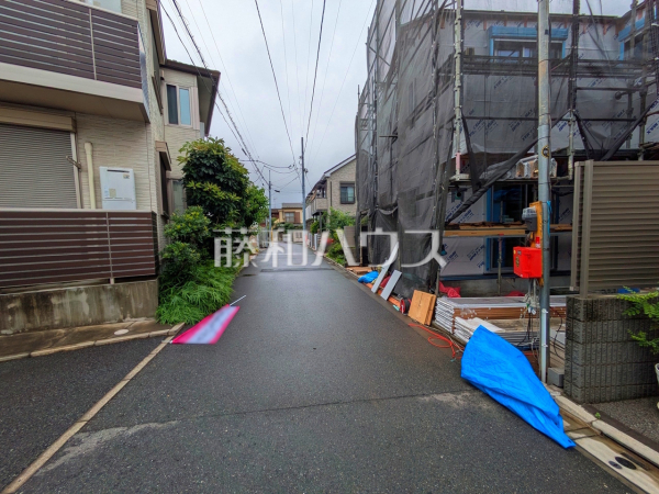 接道状況および現場風景(A号棟側)　【中野区野方６丁目】