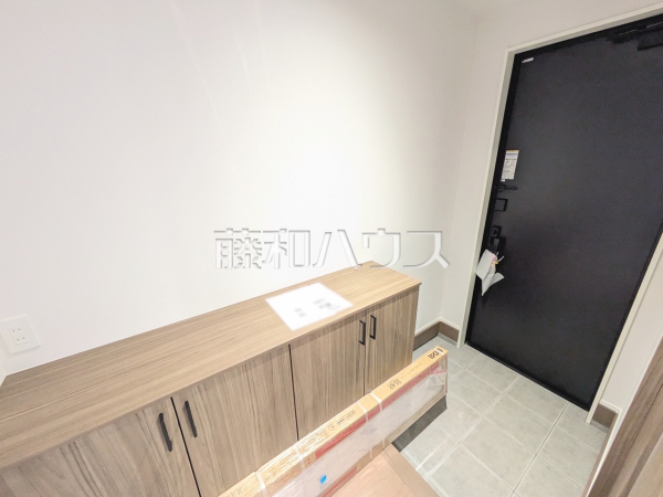 B号棟　玄関　【春日井市如意申町３丁目】