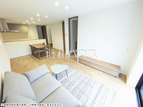 B号棟　リビング　【春日井市如意申町３丁目】