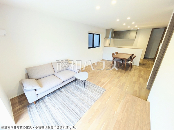 B号棟　リビング　【春日井市如意申町３丁目】