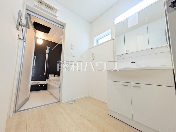 1号棟　洗面室　【府中市小柳町５丁目】