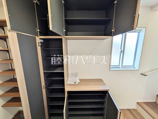 4号棟　玄関収納　【春日井市上条町６丁目】