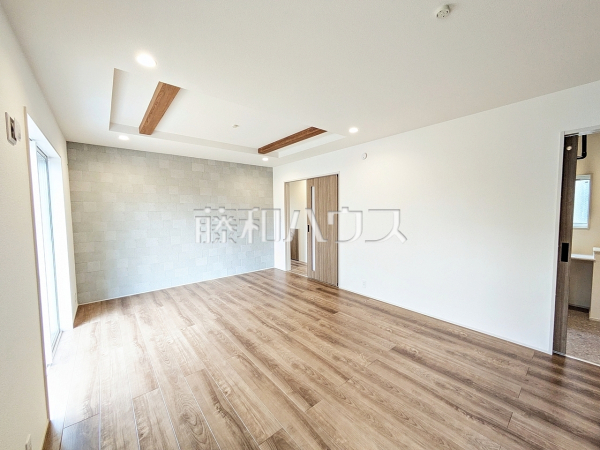4号棟　リビング　【春日井市上条町６丁目】