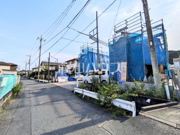 接道状況および現場風景 【日野市大字日野】周辺は落ち着いた雰囲気の住宅地です。小さなお子様がいるご家庭も安心です。 接道状況および現場風景 【日野市大字日野】周辺は落ち着いた雰囲気の住宅地です。小さなお子様がいるご家庭も安心です。