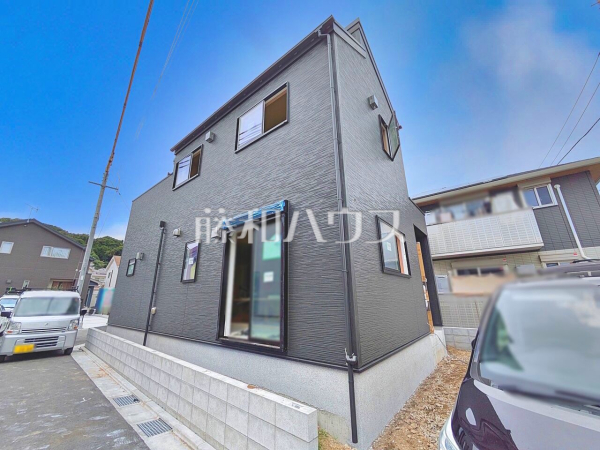 1号棟　外観　【日野市大字日野】充実した新たな生活を、「あったらいいな」がある、この地から始めてみませんか？鮮やかな青空と暮らすこの土地で・・・。