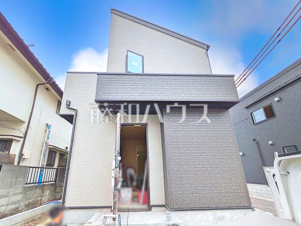 2号棟　外観　【日野市大字日野】生活に溶け込むシンプルなデザインの外観が魅力の新邸です。