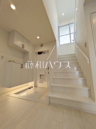 玄関ホール/内階段 【長峰杜の3番街1号棟】 玄関ホール/内階段 【長峰杜の3番街1号棟】