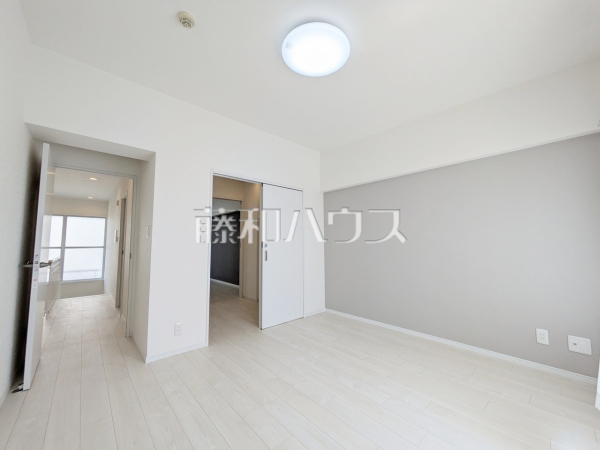 居室 【長峰杜の3番街1号棟】 各居室にはクローゼットを完備し、家具を置くスペースが確保しやすい設計がされております。 居室 【長峰杜の3番街1号棟】 各居室にはクローゼットを完備し、家具を置くスペースが確保しやすい設計がされております。