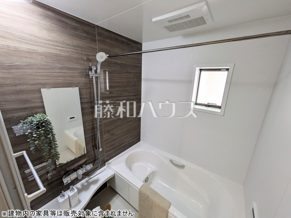 浴室 【三鷹市大沢4丁目】 窓付き浴室はしっかり換気ができていつも清潔に、毎日のバスタイムが楽しみになります。 浴室 【三鷹市大沢4丁目】 窓付き浴室はしっかり換気ができていつも清潔に、毎日のバスタイムが楽しみになります。