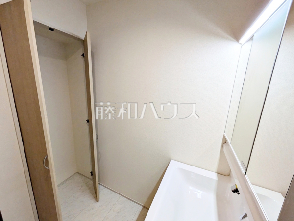 1号棟　洗面室　【小平市学園東町３丁目】