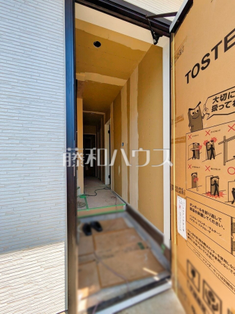 2号棟 玄関 【所沢市大字山口】ぜひ実物をご覧いただきたく思います。喜んでご案内いたしますのでお気軽にお問合せ下さい。 2号棟 玄関 【所沢市大字山口】ぜひ実物をご覧いただきたく思います。喜んでご案内いたしますのでお気軽にお問合せ下さい。