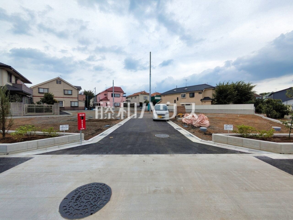 現場風景　【東久留米市下里１丁目】 見学はしたいけど、なかなか時間が取れない・・・そんな方に出勤前や仕事終わりにマイホームを見学できるサポートをいたします。 