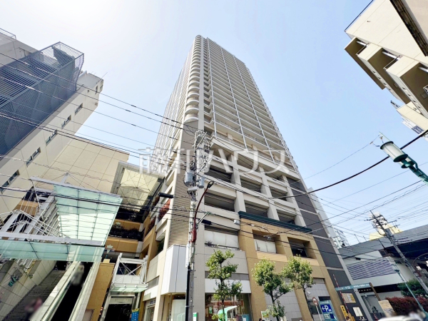 ≪外観≫京王線「府中」駅徒歩1分の立地！駅直結の28階建てマンションの22階部分です。　【グランタワー府中　ラ・アヴェニュー】