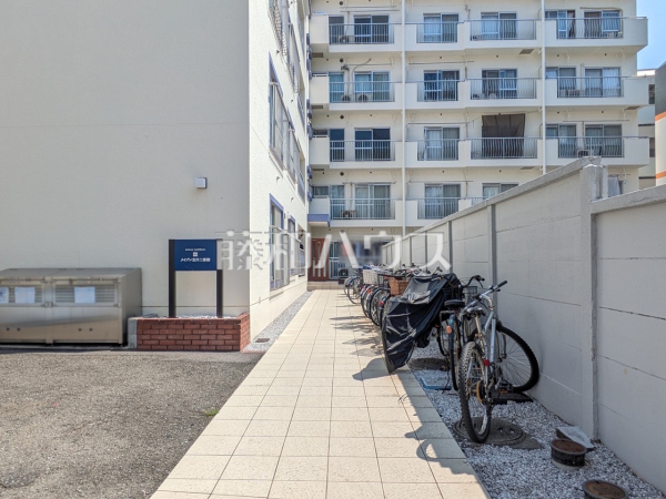 エントランスへのアプローチ　【メイゾン立川二番館】