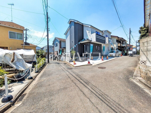 接道状況および現場風景　【東久留米市小山１丁目】 平日のご案内も可能です。まずはお気軽にお問合せ下さいませ。 