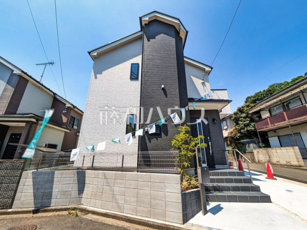 B号棟　外観　【東久留米市小山１丁目】 見学はしたいけど、なかなか時間が取れない・・・そんな方に出勤前や仕事終わりにマイホームを見学できるサポートをいたします。 