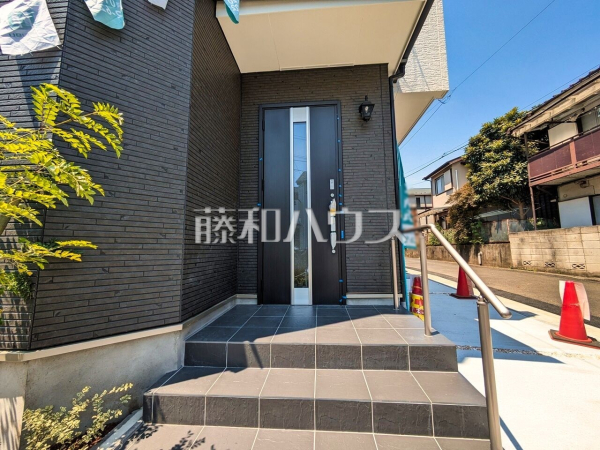 B号棟　玄関　【東久留米市小山１丁目】