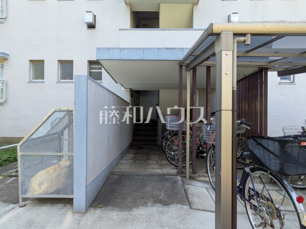 エントランス 【滝山団地3街区5号棟】 エントランス 【滝山団地3街区5号棟】