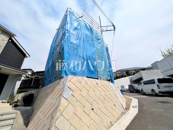 接道状況および現場風景 【多摩市連光寺6丁目】 接道状況および現場風景 【多摩市連光寺6丁目】