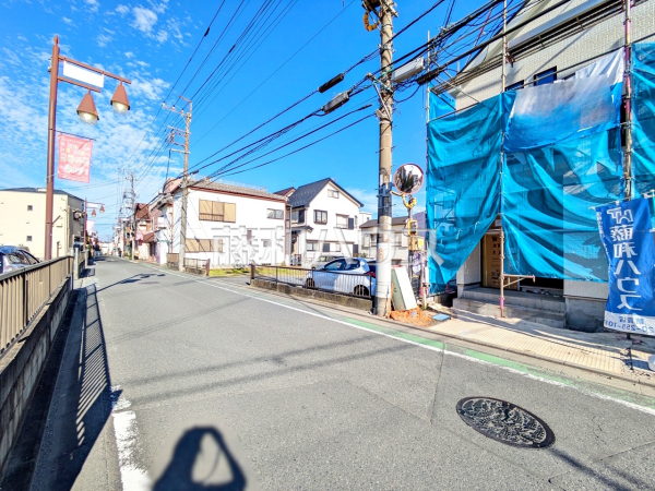 接道状況および現場風景 【富士見市鶴瀬東2丁目】 接道状況および現場風景 【富士見市鶴瀬東2丁目】