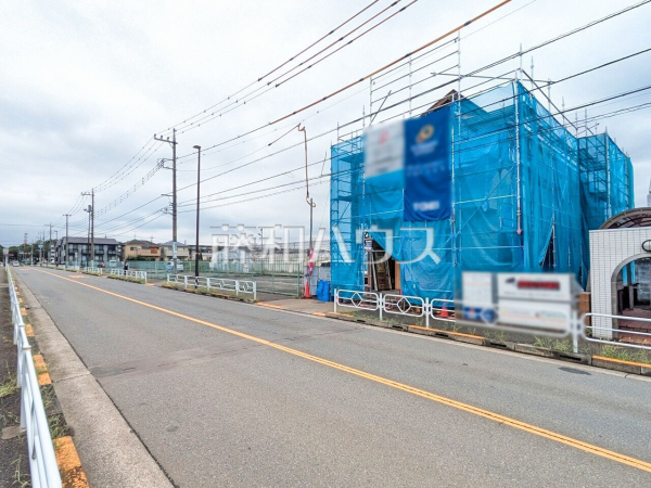 接道状況および現場風景　【立川市若葉町３丁目】 見学はしたいけど、なかなか時間が取れない・・・そんな方に出勤前や仕事終わりにマイホームを見学できるサポートをいたします。 