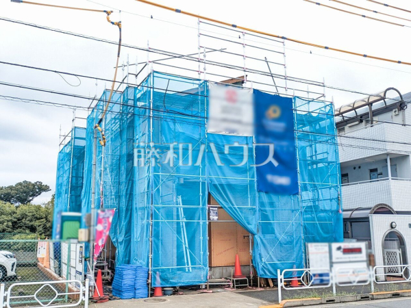 外観　【立川市若葉町３丁目】 順調に工事が進んでいます。実際の街並みの様子が段々見えて参りました。ぜひ実際に現地をご見学下さいませ。 