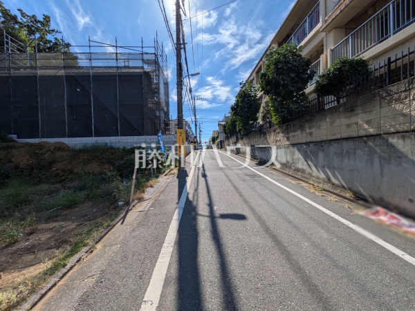 接道状況および現場風景 【杉並区上井草2丁目】 接道状況および現場風景 【杉並区上井草2丁目】